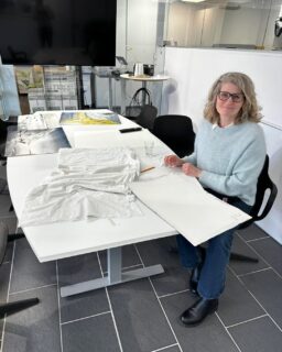 Nya målningar som snart är klara för montering, välkomna in under långfredag kl 11 - 15.