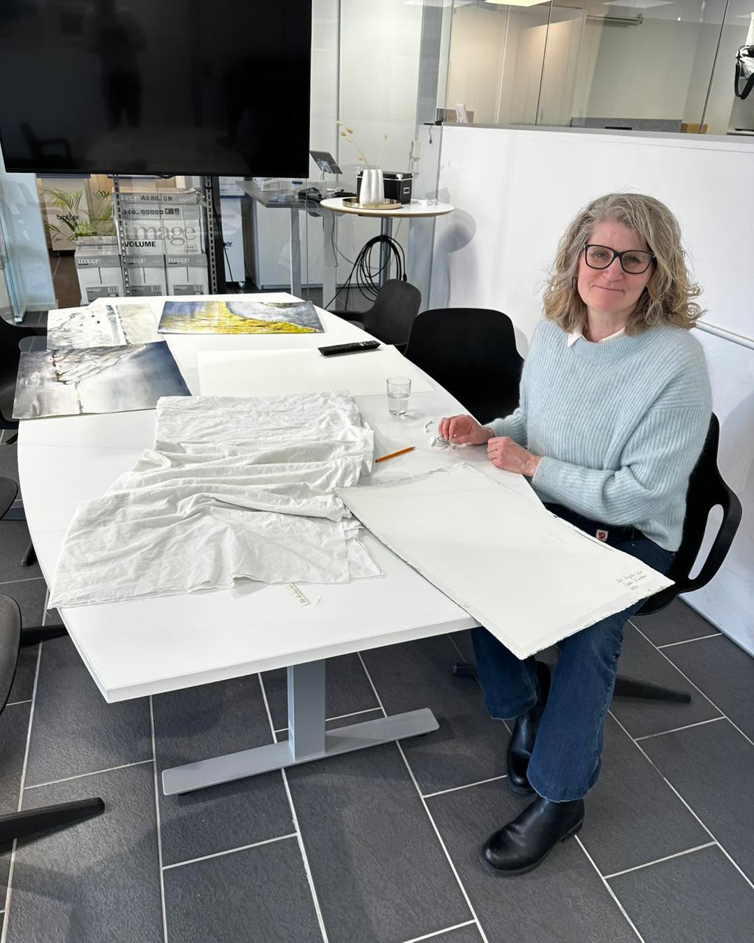 Nya målningar som snart är klara för montering, välkomna in under långfredag kl 11 - 15.