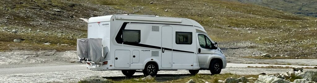 Husbil i norska fjällen, internet via Teltonikas mobila router.